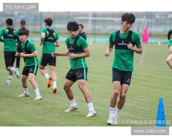 重庆足球队荣登耐力排行榜第一名展现强大体能实力