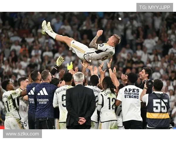 克罗斯在足球世界中的传奇之路与影响力分析